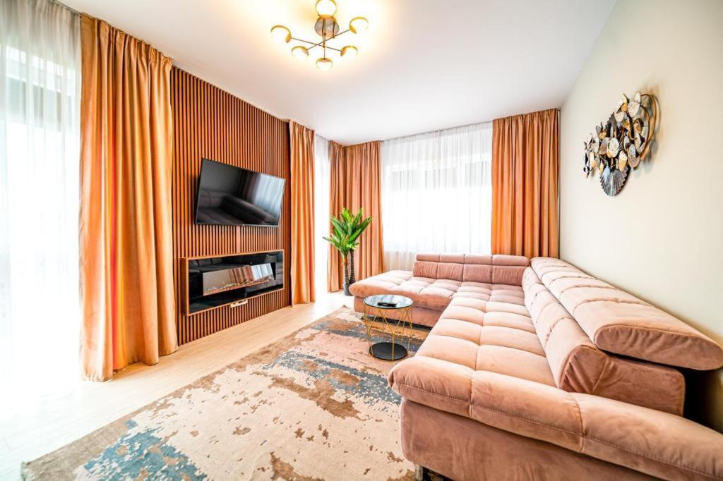 Pink Velvet Rk Ghimbav Apartment Exterior foto